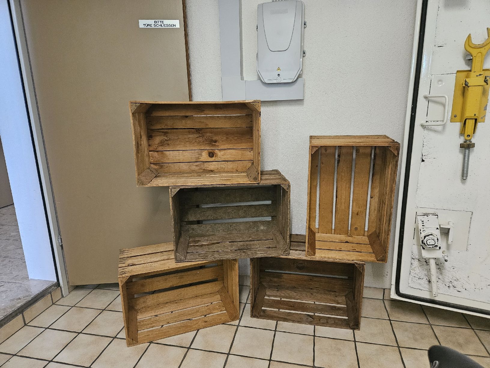 Articoli in legno: Holzkisten – Usato da Tuggen venduto da Justje 1