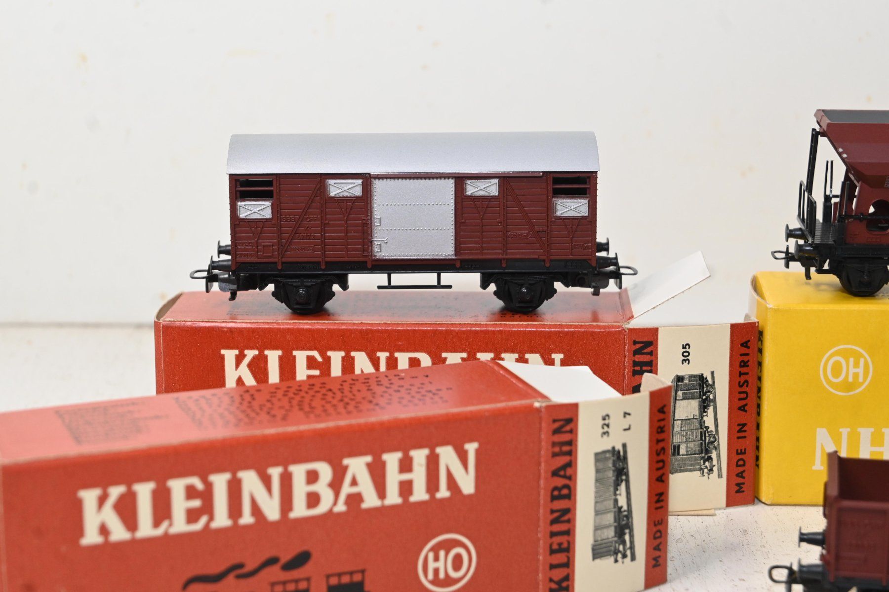 Kleinbahn Modellini di ferrovie: 3x Kleinbahn HO/DC Güterwagen mit OVP – Usato da Laupen ZH venduto da Zmoewe 1