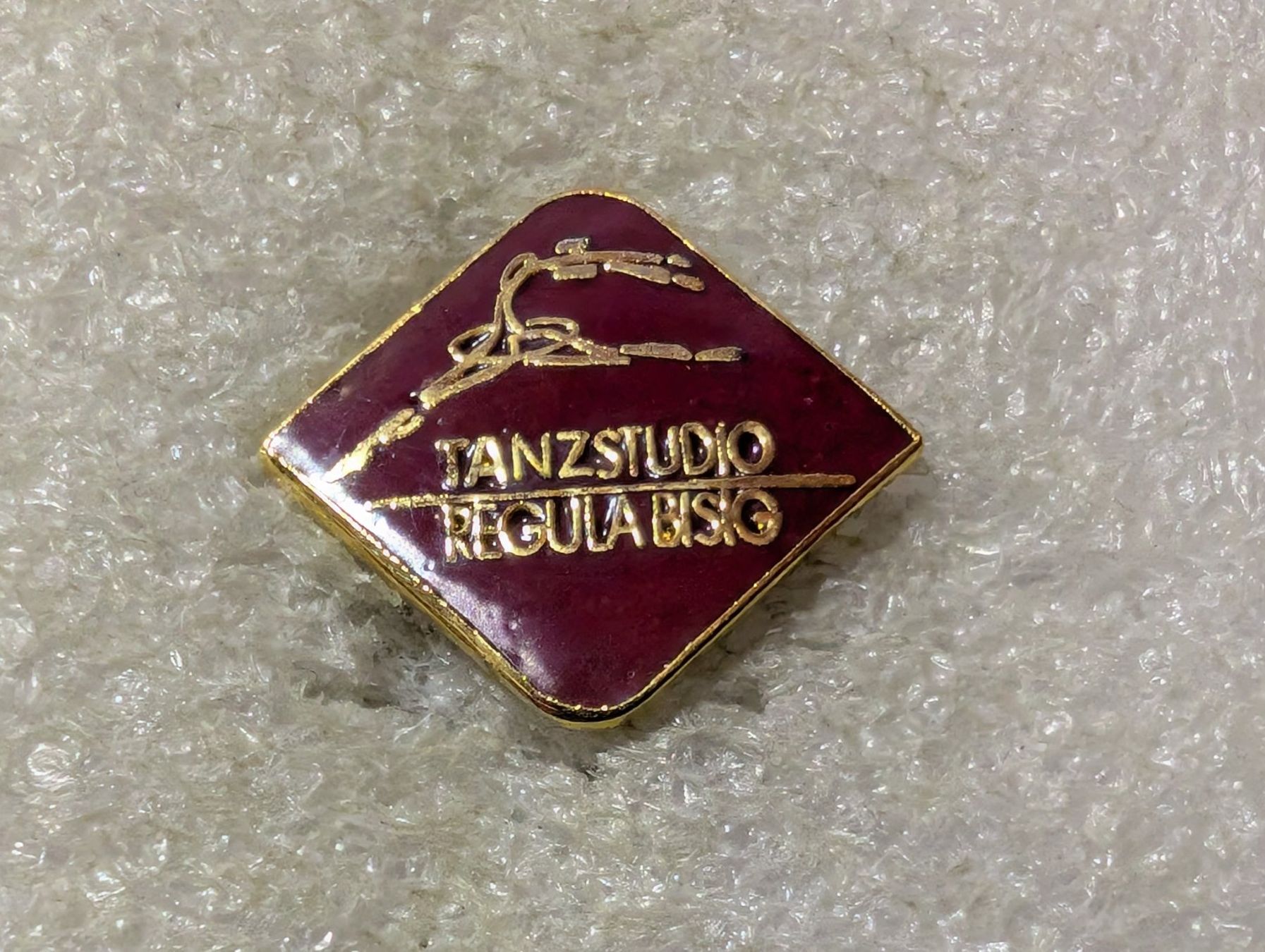 Placchette & Badge: Ansteckpin 186: Tanzstudio Regula Bisig – Usato da Oppligen venduto da Pin-Fall-Shop