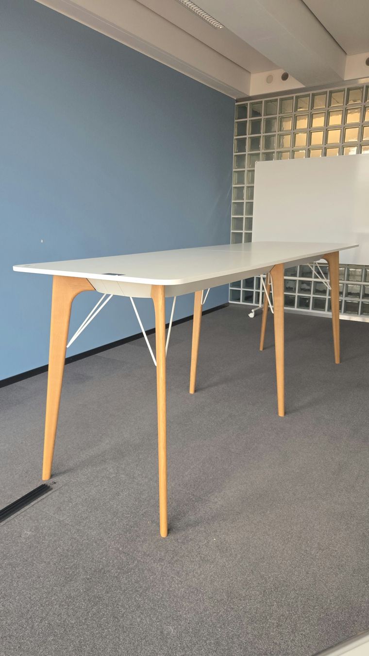 Tavoli: Bene Timba Stehtisch, Weiss, Beine Eiche, 280 × 90 cm – Usato da Affoltern am Albis venduto da Zapro 3
