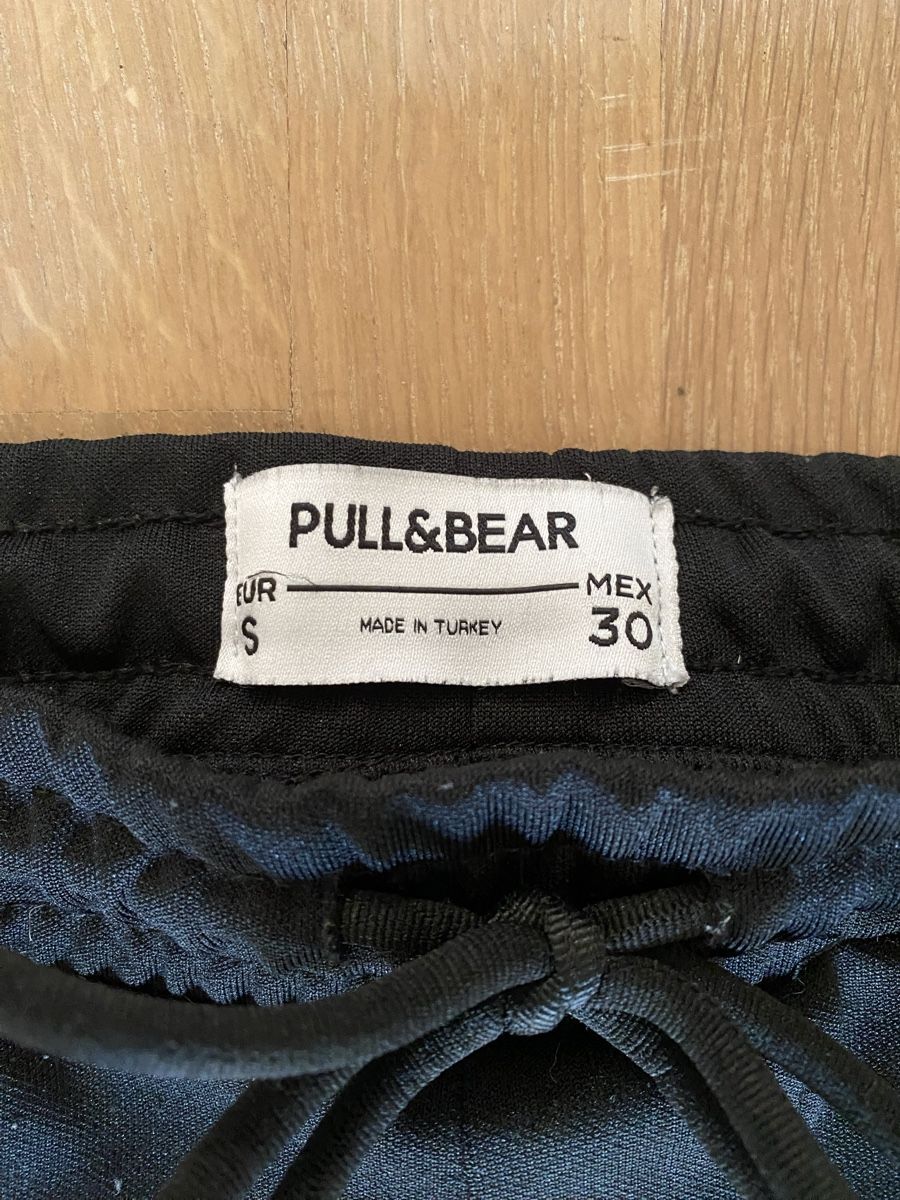 Pull&Bear Pantaloni: Pantalon de jogging Pull&Bear, noir/blanc, Taille S – Usato da Rossemaison venduto da Carduelis 2