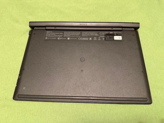 Tastiere: Sony Bluetooth Tablet Tastatur mit Touchpad und Halterung – Usato da Zürich venduto da scoobstyle 1