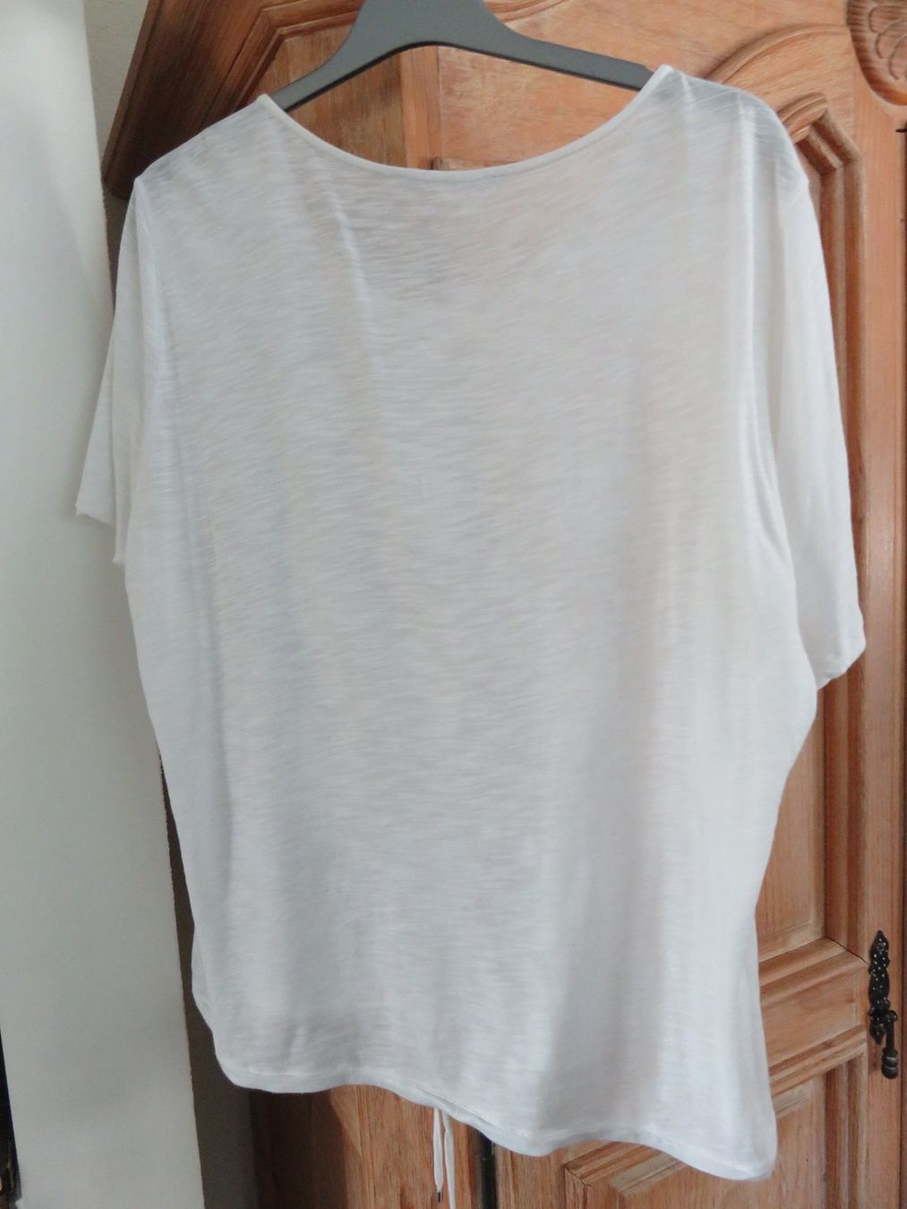 T-Shirts: SHIRT MIT BLUMENAPPLIKATIONENEN Gr. 48 – Neu (gemäss Beschreibung) aus Lachen SZ von portofino01 2