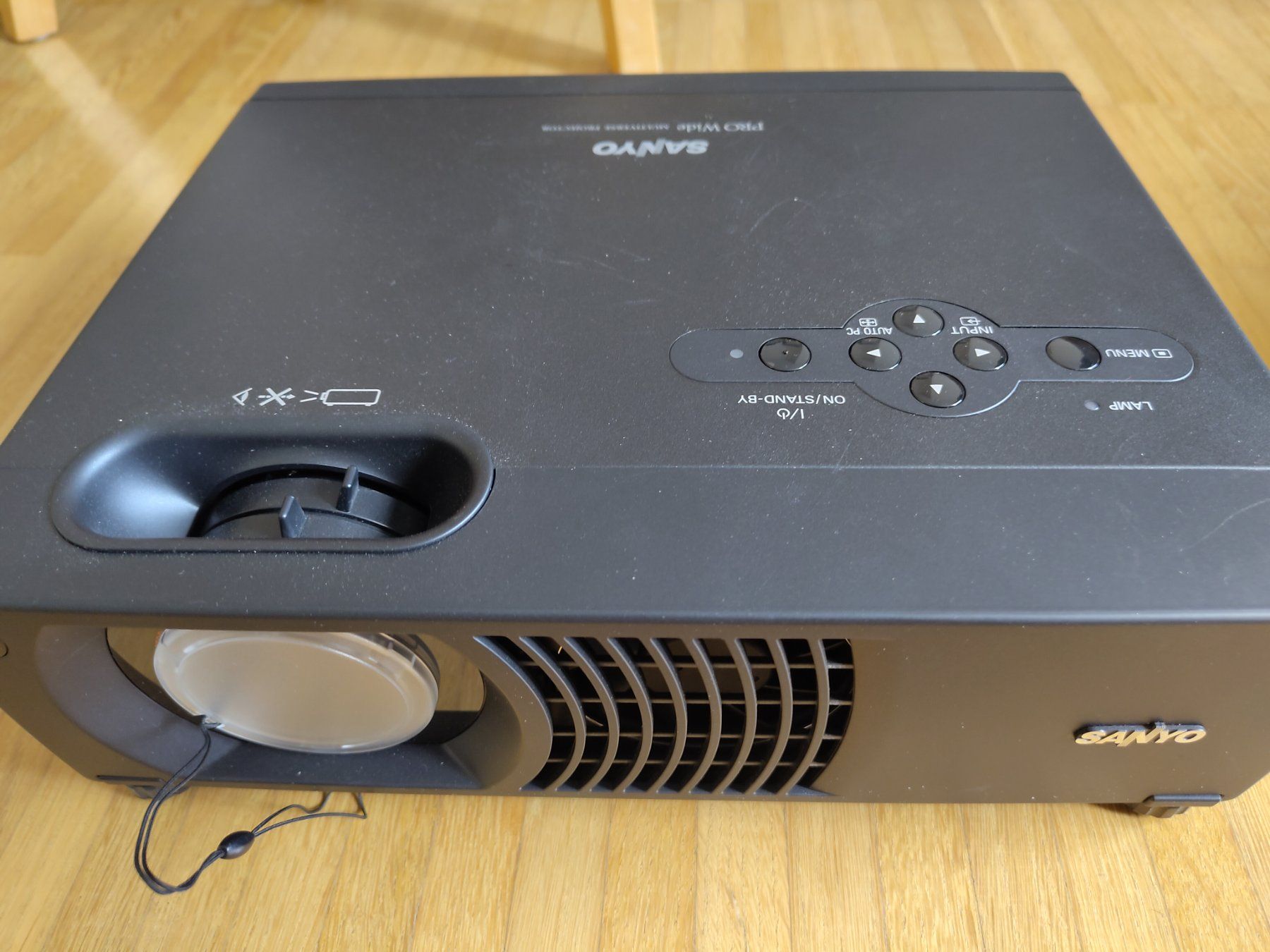 Sanyo Vidéoprojecteurs: Projektor Sanyo PLC WXU10E – D'occasion à Luzern par rap_qq2s