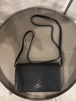 Schwarze COACH Umhängetasche Leder wie neu! Praktisch!