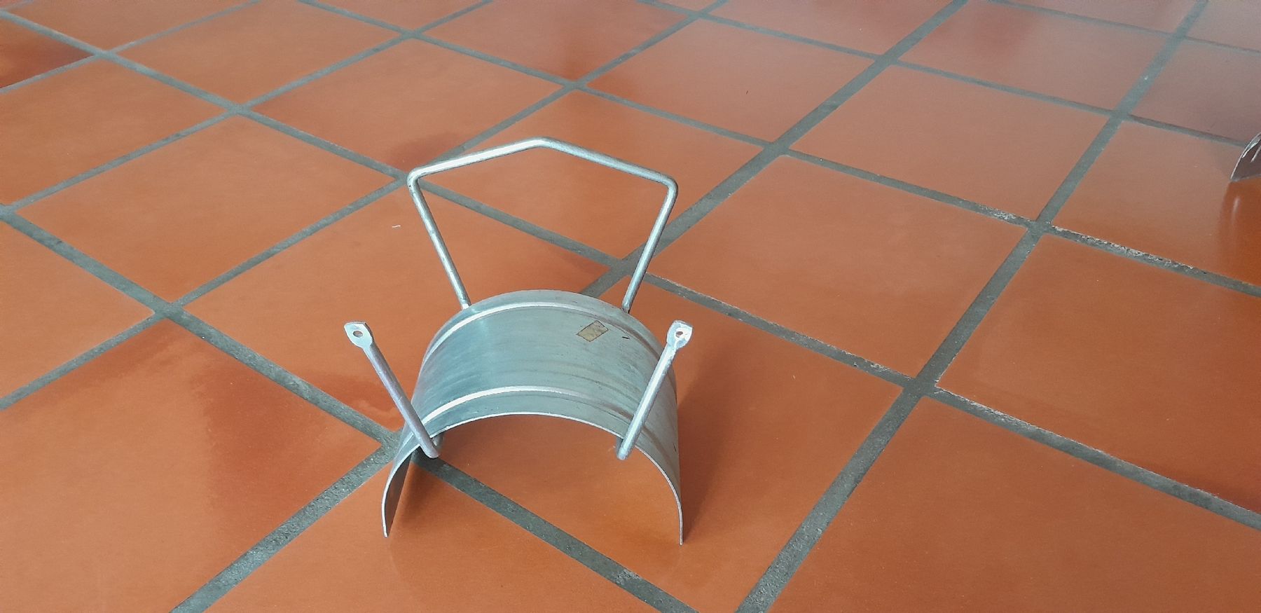 Supporti a parete: Schlauchhalterung – Usato da Windisch venduto da Hasel42