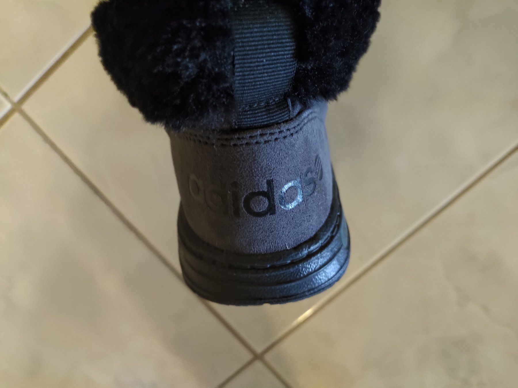 Adidas Damenschuhe: Adidas Winterstiefel schwarz – Gebraucht aus Hergiswil NW von laserplay 2