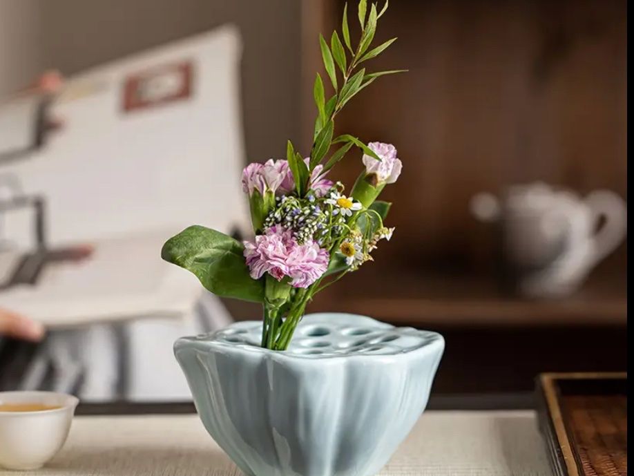 Vasi & Recipienti: Atypical Unique ceramic flowe vase light blue – Nuovo (secondo la descrizione) da Frauenfeld venduto da Vanityroom