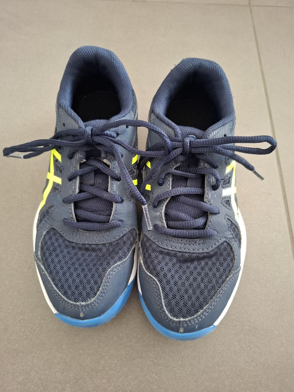 Asics Schuhe für Jungen: Asics Hallenturnschuhe Kinder – Gebraucht aus Hunzenschwil von sputnik26