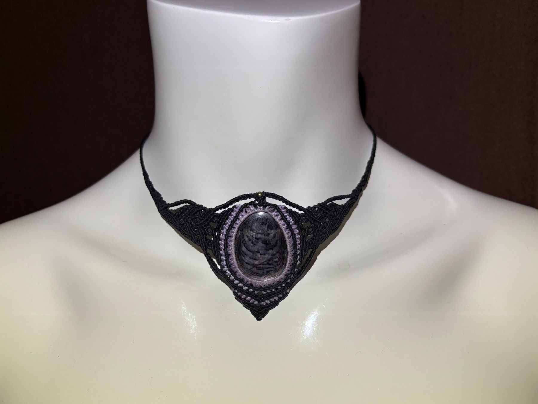 Catenine: Handgemachte Makramee Kette / Collier mit Hypersthen – Nuovo (secondo la descrizione) da Pfäffikon ZH venduto da Emporos_42