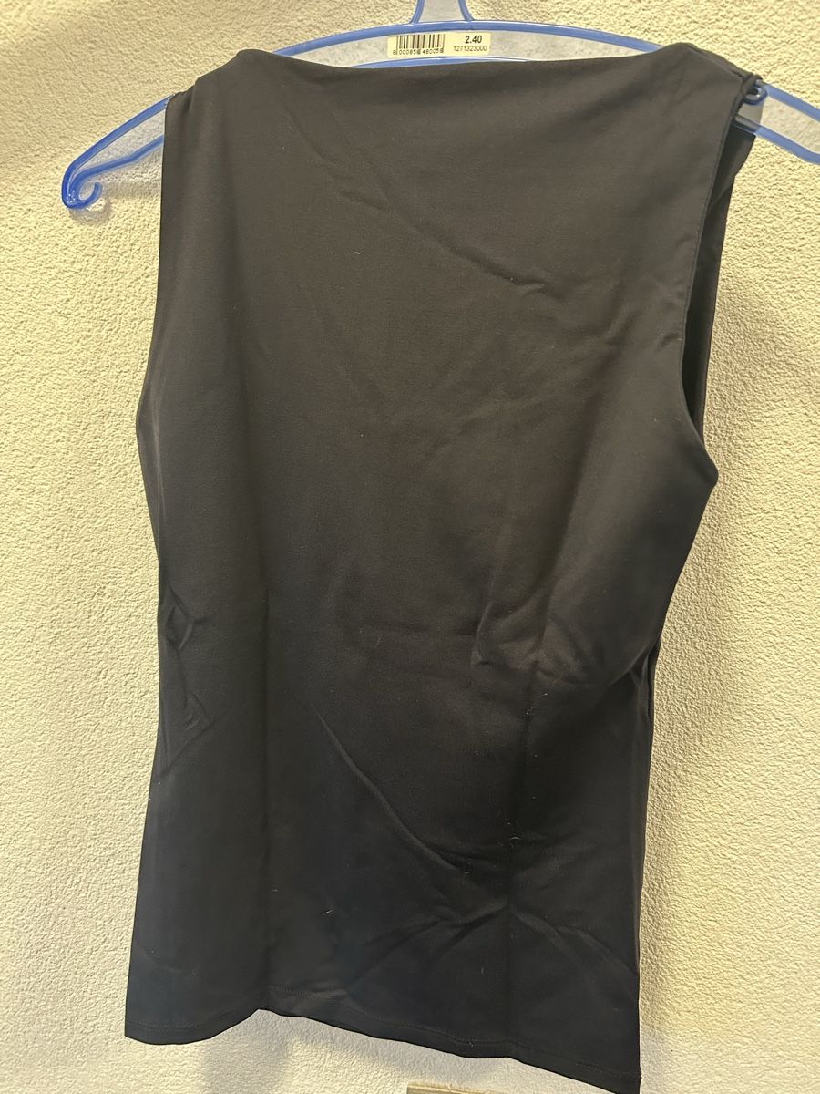Tops: Top noir sans manches  – D'occasion à Bôle par sev_n85b 1