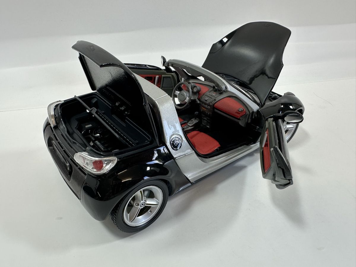 Bburago Modellautos: Smart Roadster 1:18, schwarz, BBURAGO – Gebraucht aus Zofingen von rf9_x2xt 5