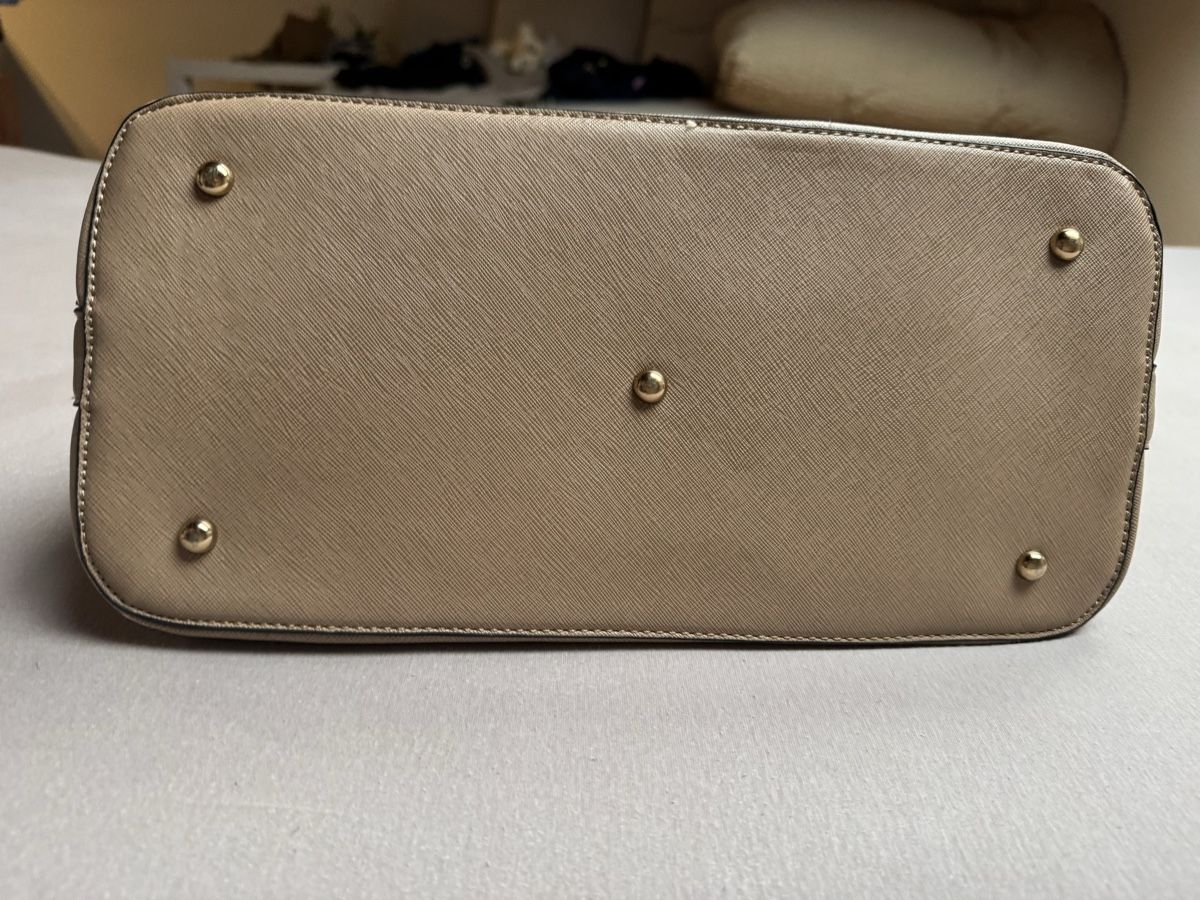 Borse da donna: Sac à main élégant et spacieux – Usato da Auvernier venduto da big_7srg 3