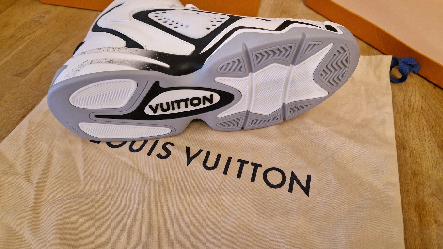 Louis Vuitton Herrenschuhe: Sneaker LV Trainer Louis Vuitton – Neu und originalverpackt aus sion von domy-k 4