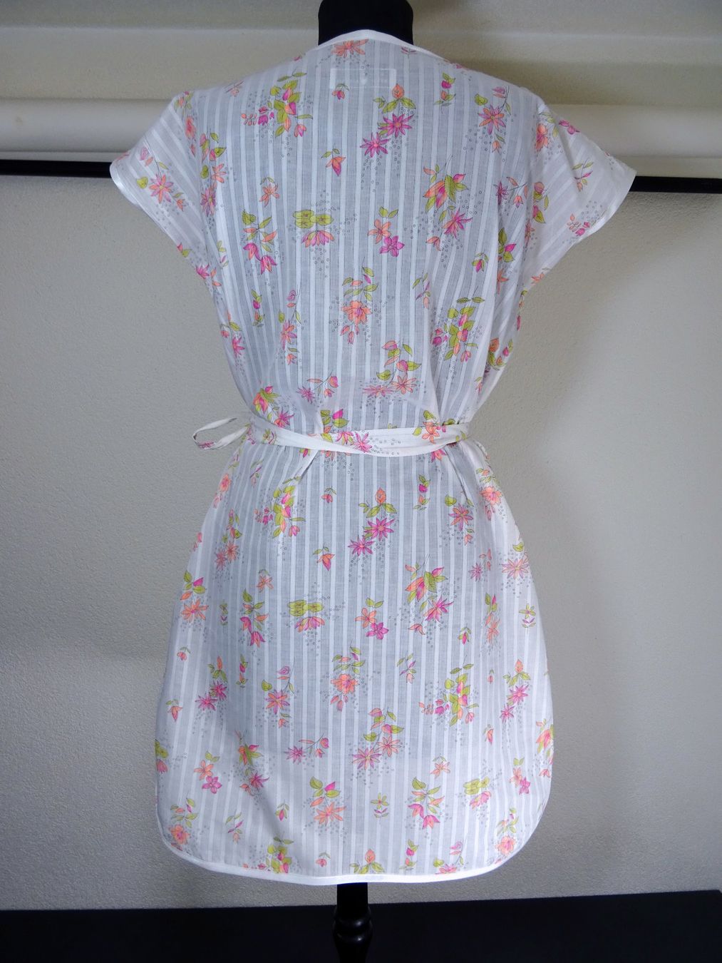 Vestiti: Blumenkleid mit Strass | 1 Size Grösse 38 - 42 – Nuovo (secondo la descrizione) da Zürich venduto da pet_gcy9 3