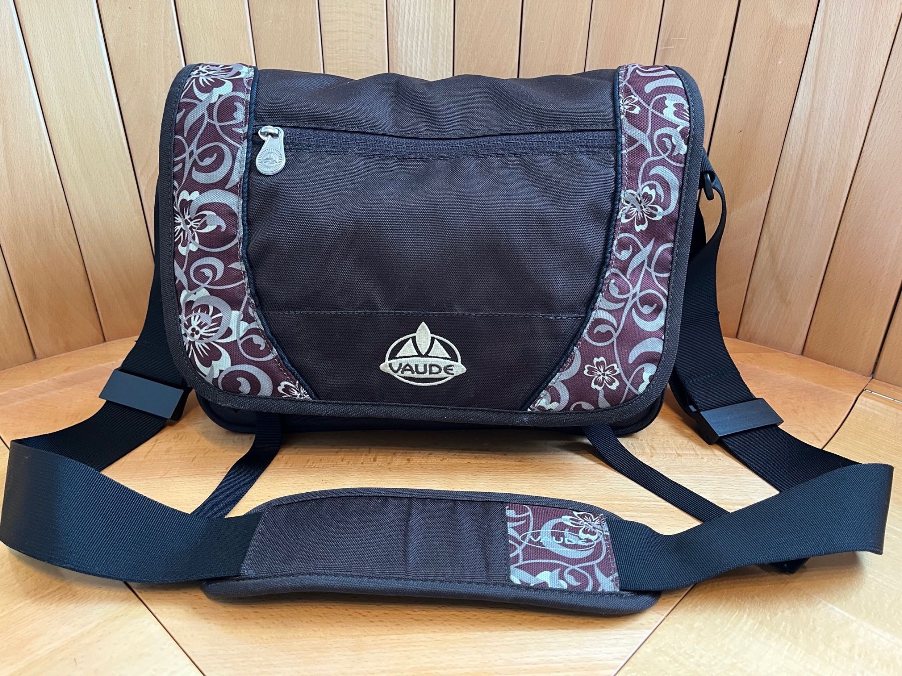 Vaude Taschen: Vaude Schulder Tasche Umhängetasche – Gebraucht aus St. Pelagiberg von 1MagicMoment