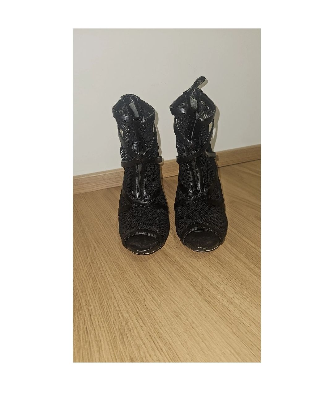 Scarpe da donna: Vendo paio di tacchi Guess  – Usato da Pregassona venduto da pez_2nl9 2