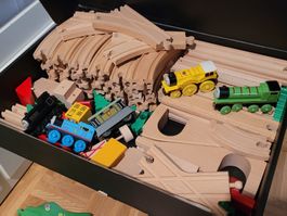 Grand circuit de train en bois comme Brio avec locomotives!