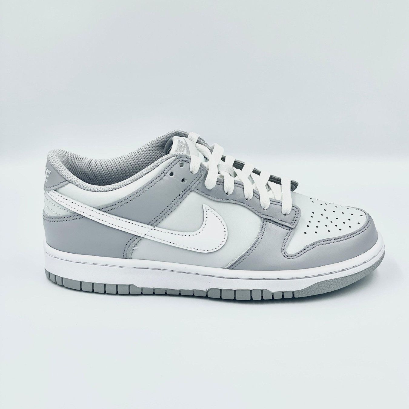 Nike Scarpe da donna: Nike Dunk Low Two-Toned Grey EU 38.5 – Nuovo e nell'imballaggio originale da Erlinsbach venduto da sasneakers 1