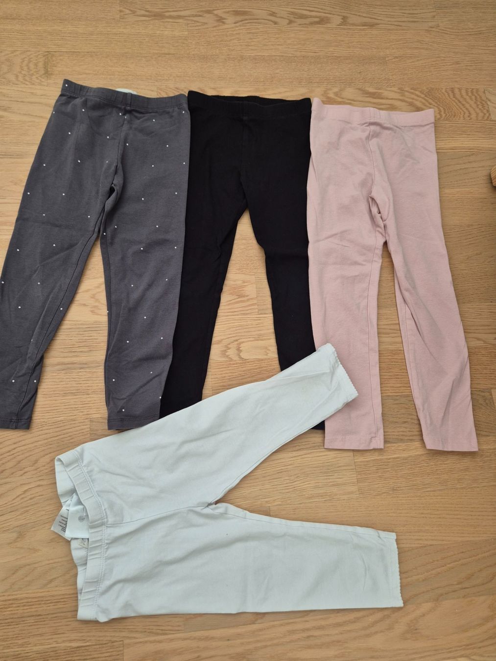 H&M Collant & Leggings: Mädchen Leggings 4er Set H&M Grösse 110 – Usato da Pfäffikon SZ venduto da Ka6ka