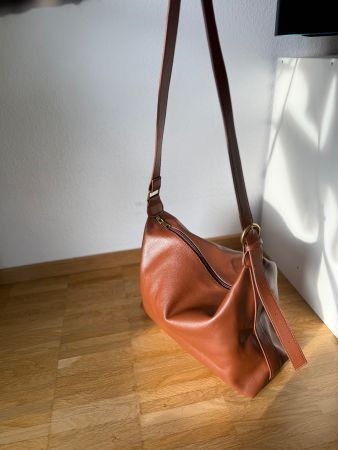 Braune Schultertasche in Lederoptik