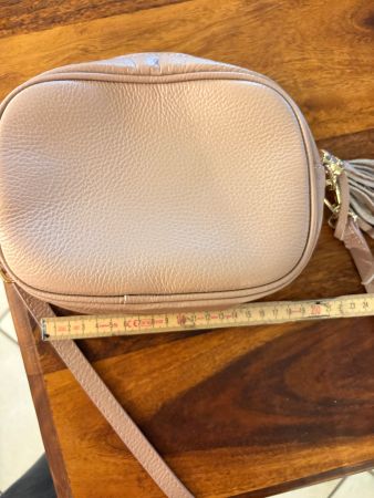 Petit sac en bandoulière cuir véritable beige rosé neuf