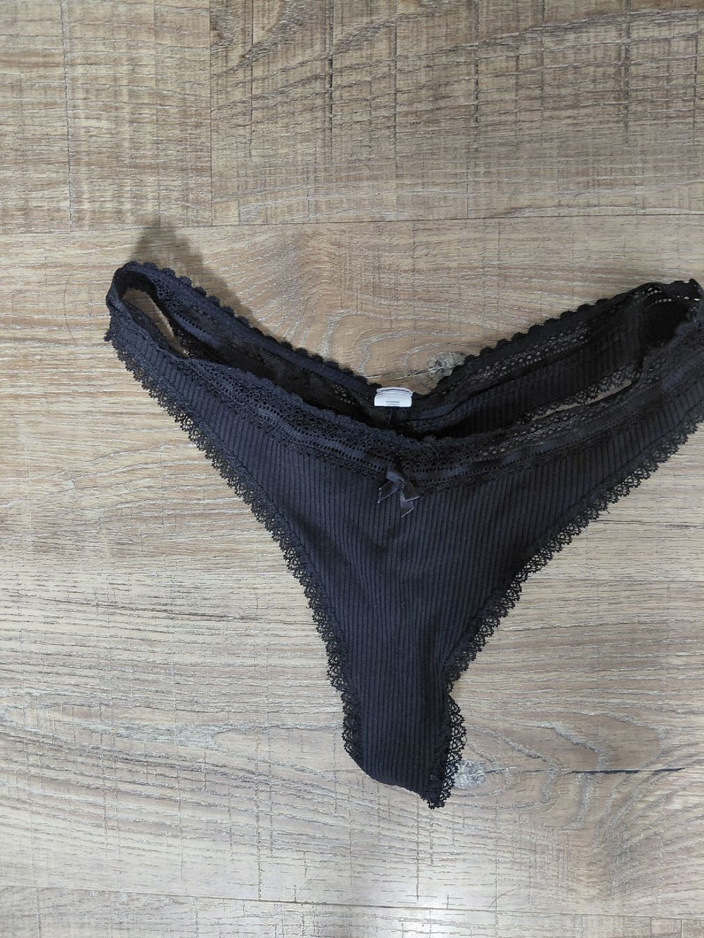 Altra biancheria intima: String Tanga Damen Schwarz Grösse M Rib-Stoff Spitze – Usato da Balsthal venduto da Leila_Luna