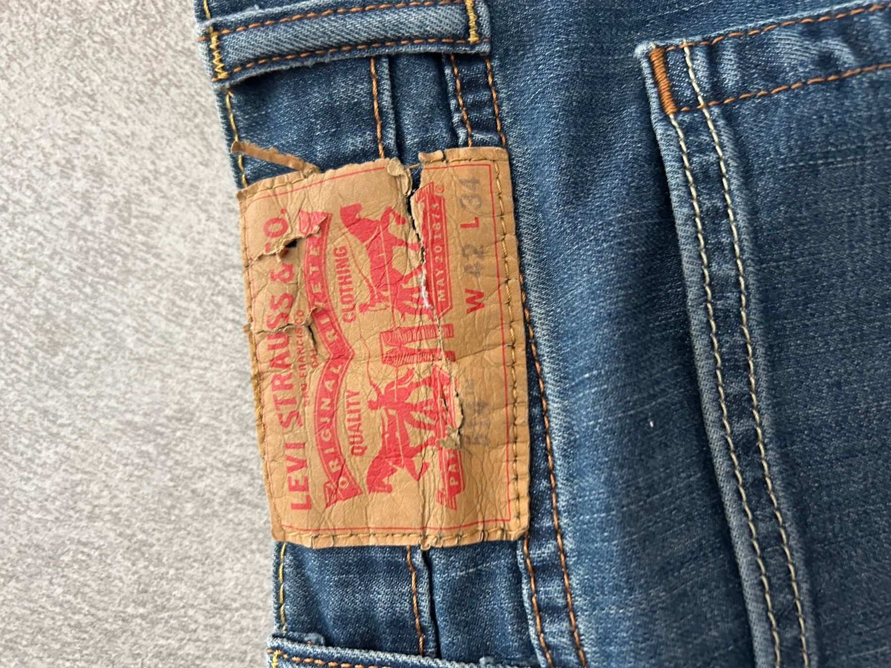 Levi's Jeans: Jeans LEVI' S , Gr. 42 – Usato da Arbedo venduto da nadia1973 2