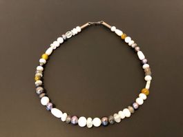 Kette aus versch. Steinen und Perlen