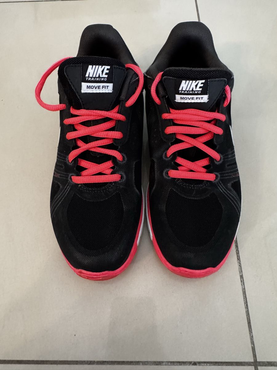 Nike Scarpe da donna: Nike Sportschuhe-Grösse 36 – Usato da Münchenbuchsee venduto da tamytam84 1