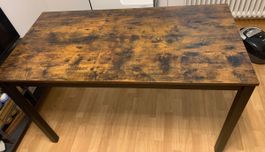 Massiver Esstisch aus Holz im Vintage-Look