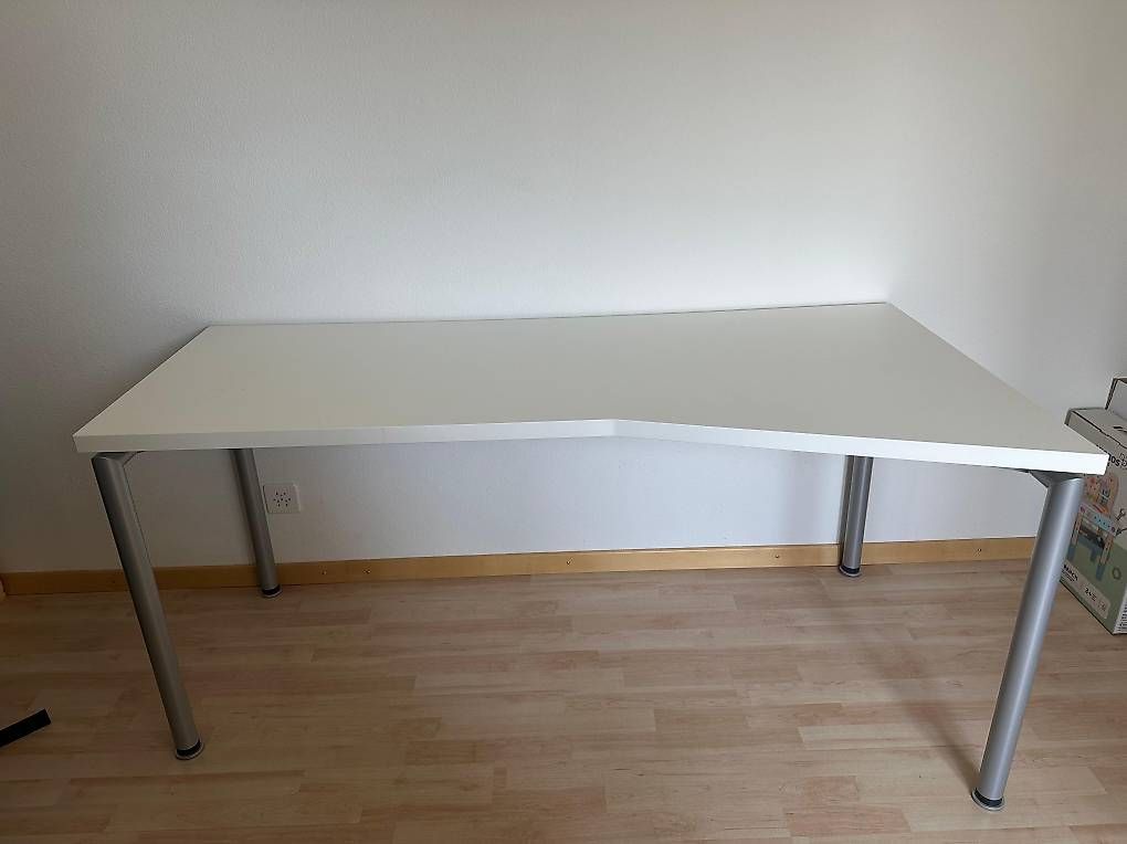 Schreibtische: Schreibtisch  – Gebraucht aus Buchs AG von lucazubi7