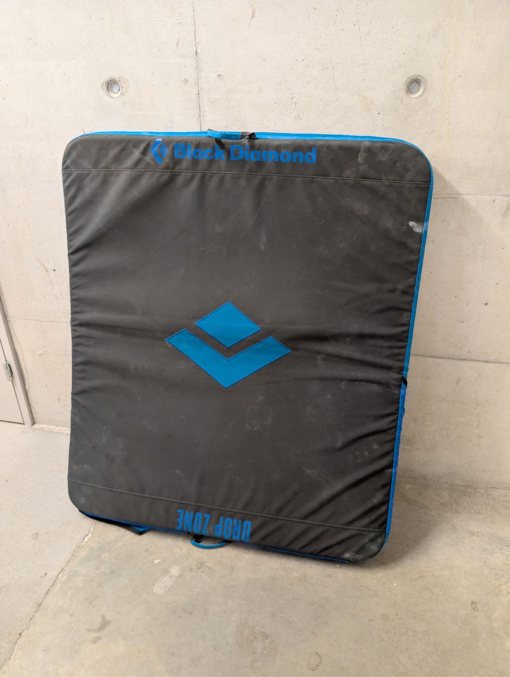 Black Diamond Tappetini fitness: Black Diamond Bouldermatte Crashpad Dropzone – Usato da Urdorf venduto da Drizzy