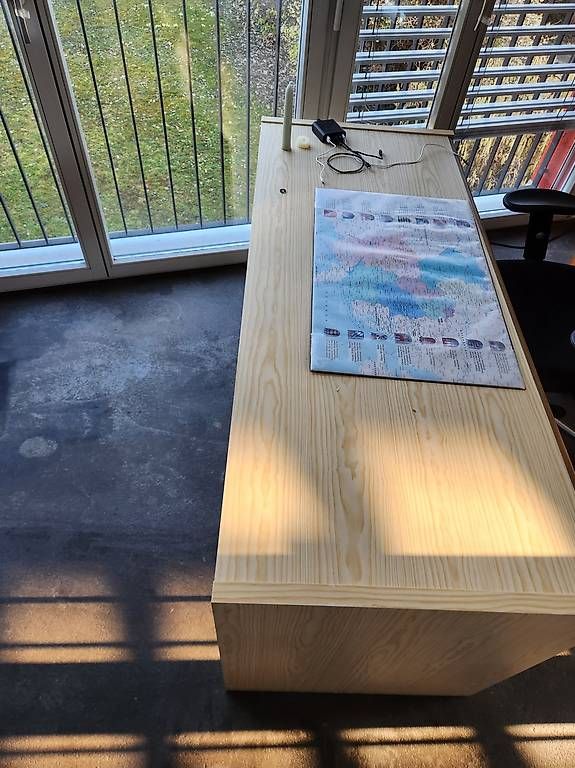 Scrivanie: Bureau et rangement mural – Usato da Biel/Bienne venduto da eca_79wj 2