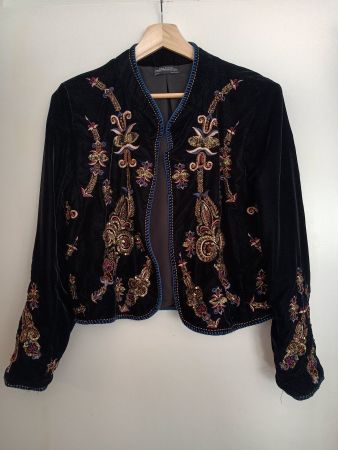 Paillettenbesetzte Samtjacke