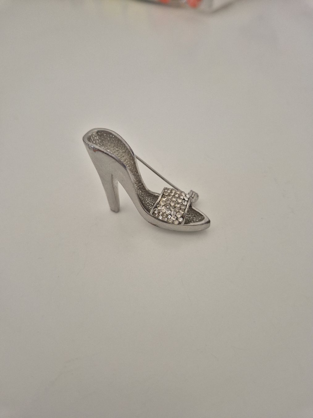 Spille & Fermagli: Elegant heels brooch – Usato da Basel venduto da Elena_02