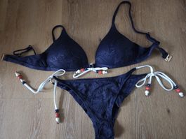 Bikini-Set, Gr. S/M, dunkelblau gemustert. Neu.