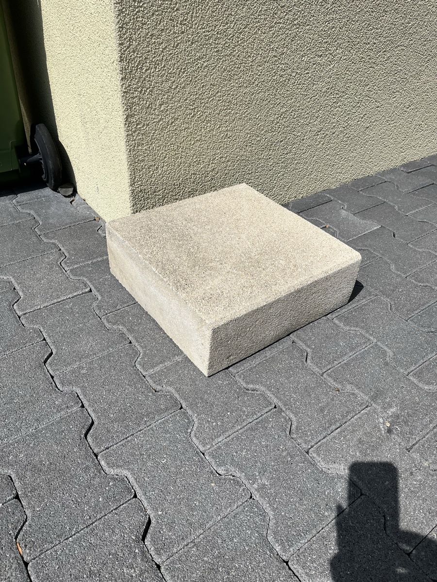 Scale: Beton Block Treppenstufe, Podest – Usato da Adliswil venduto da Sphinx 1