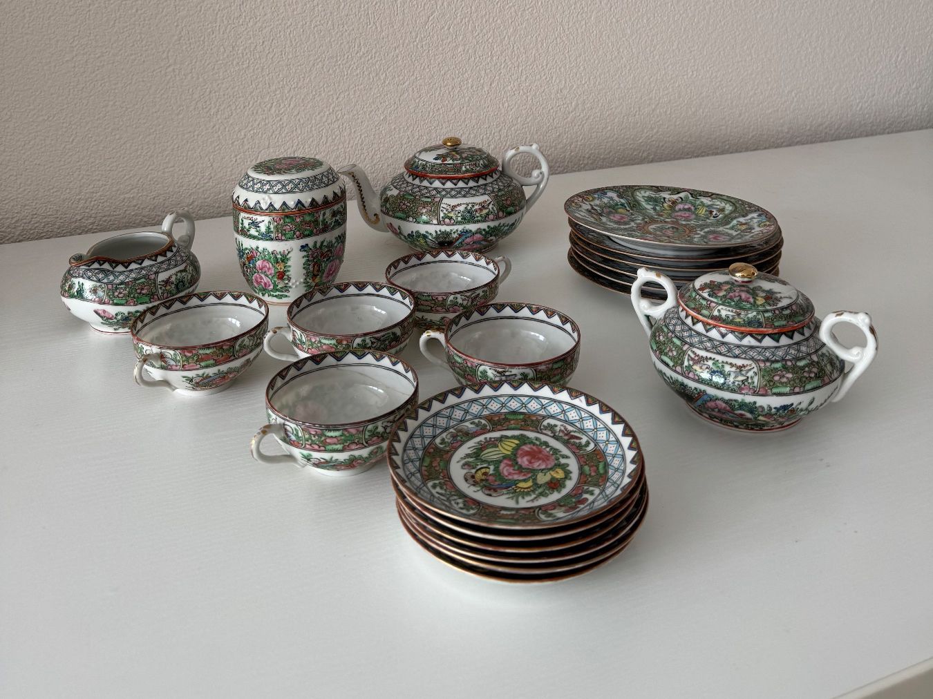 Set di piatti: Teeservice – Usato da Urdorf venduto da roses202 1