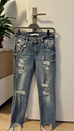 Zara Jeans mit Perlen und Strasssteinen, Größe 34 !