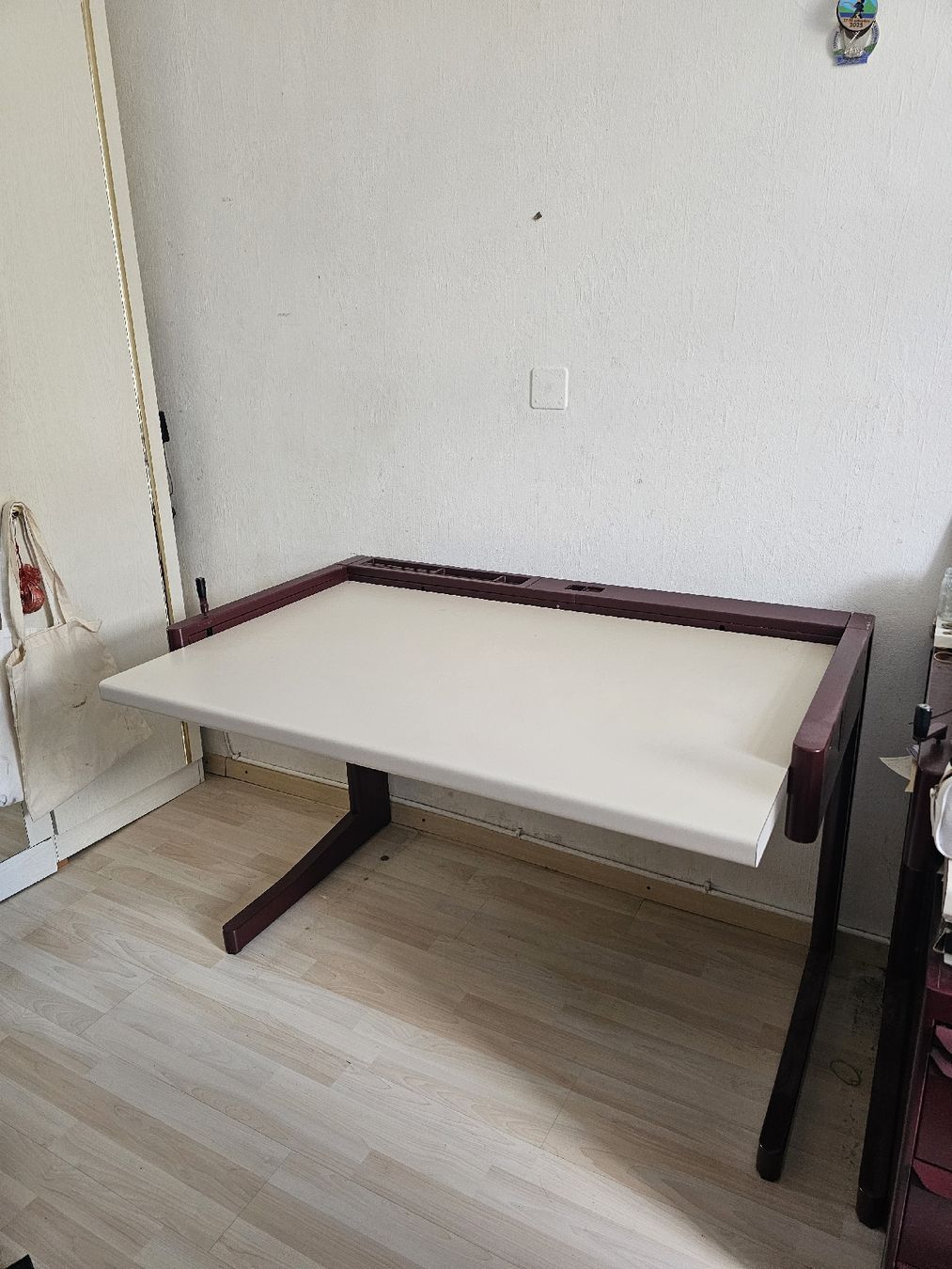 Schreibtische: table de bureau – Gebraucht aus Sonceboz-Sombeval von Mayji.n