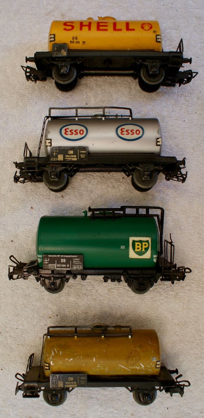 Märklin Modellini di ferrovie: Lot de 4 wagons citerne Marklin – Usato da Morrens VD venduto da alain50