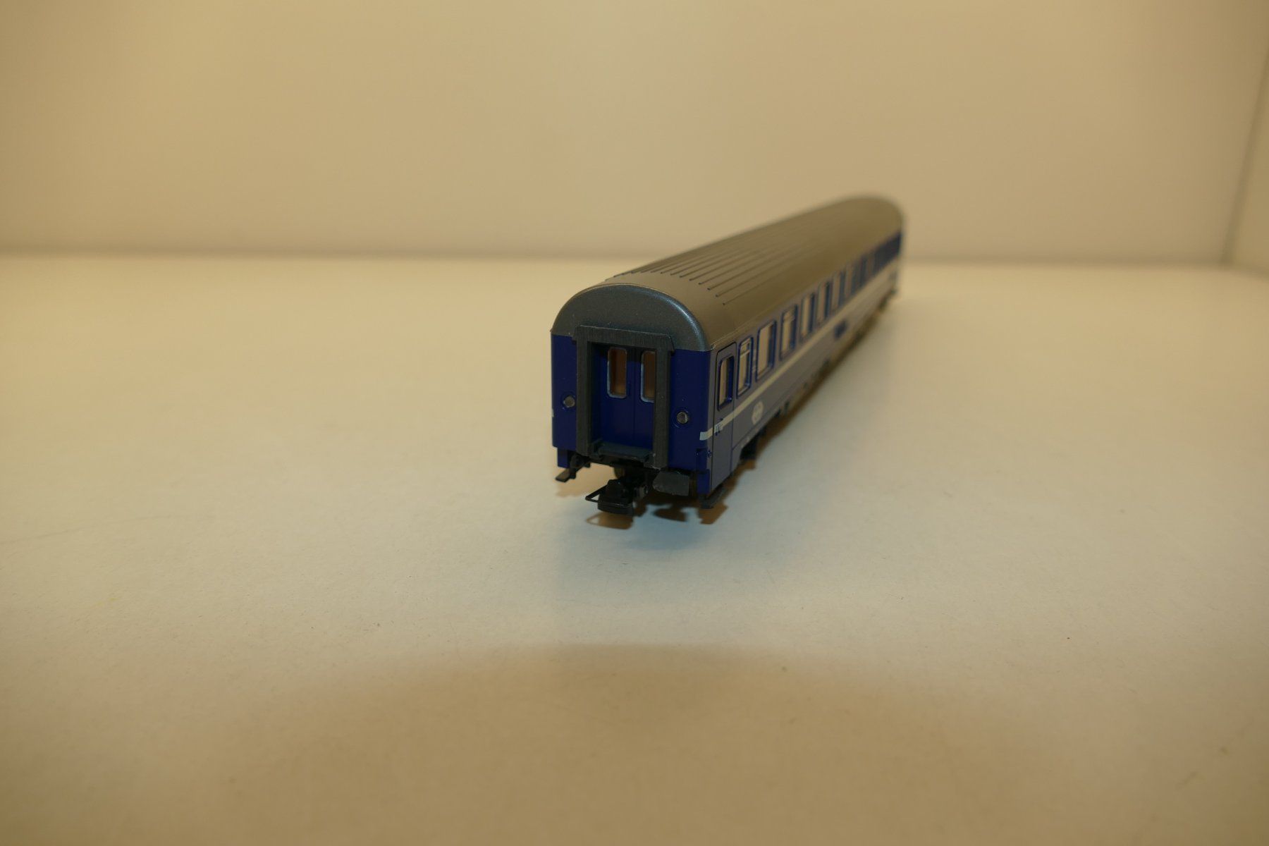 Roco Modellini di ferrovie: Roco H0: SBB 2.Kl. Abteil-Liegewagen Typ Bcm – Usato da Niederhasli venduto da rail-duerst 4