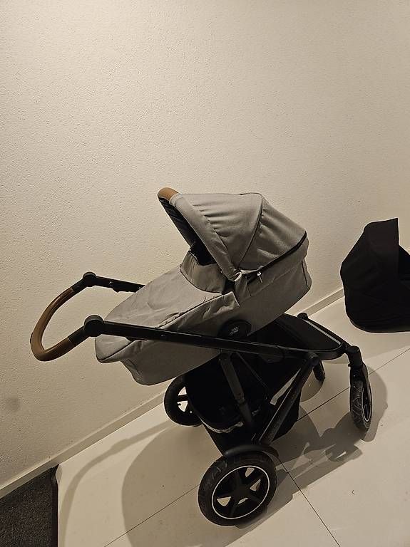 Britax Römer Poussette: Britax Römer poussette – D'occasion à Courtion par Bizzouzzz 4