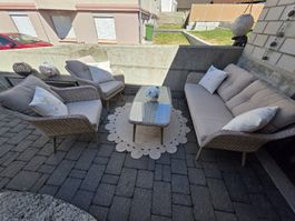 Lounge Set inkl. Teppich und Zierkissen