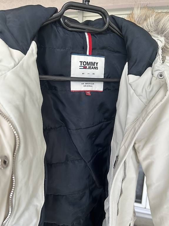 Giacche: Tommy Hilfiger Jacke Gr. XS – Usato da Niederbuchsiten venduto da idontknow. 1
