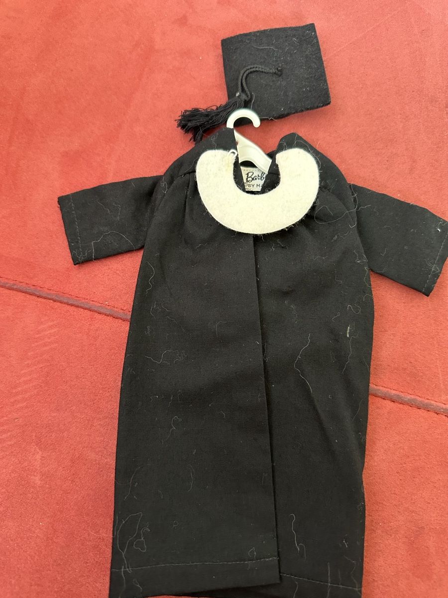 Bambole: Barbie Black Graduation Robe 1963 – Usato da Herbriggen venduto da Sehrazade 2