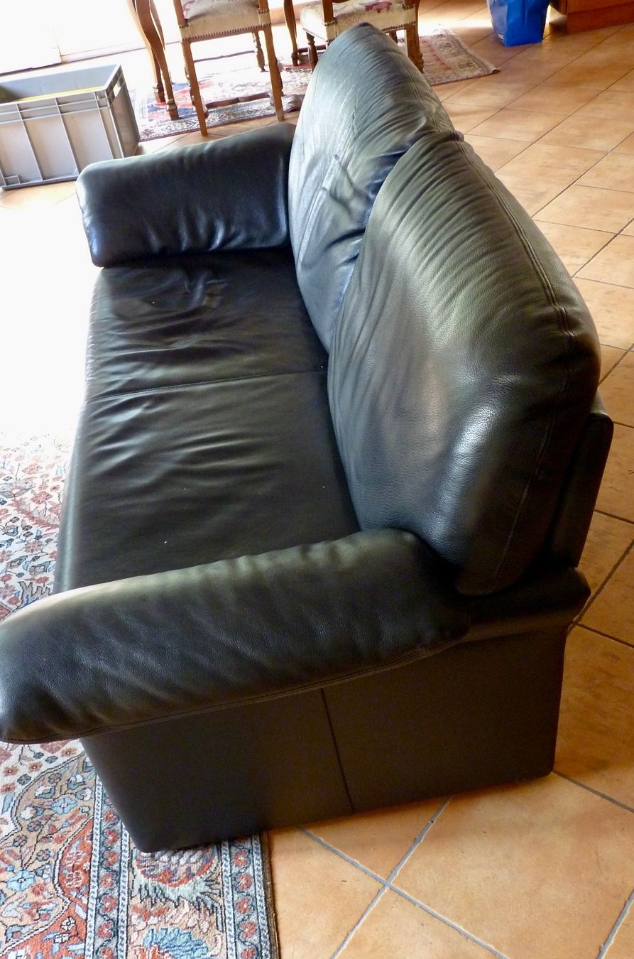 Sofas: Canapé noir en cuir véritable – Gebraucht aus Sorens von raffiot 2