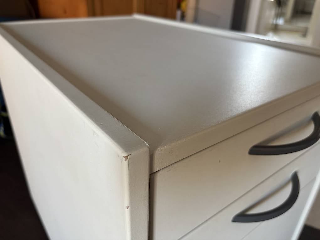 Banconi: Bürocontainer Korpus mit 3 Schubladen und Rollen – Usato da Zürich venduto da blog_bleistift 3