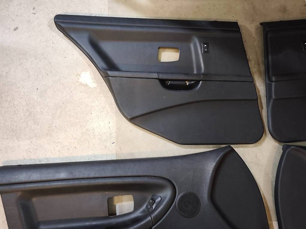 Tutti pezzi di ricambio auto: BMW E36 Limo, Touring, Leder Türpappen  – Usato da Zihlschlacht venduto da rad_vvm9 3
